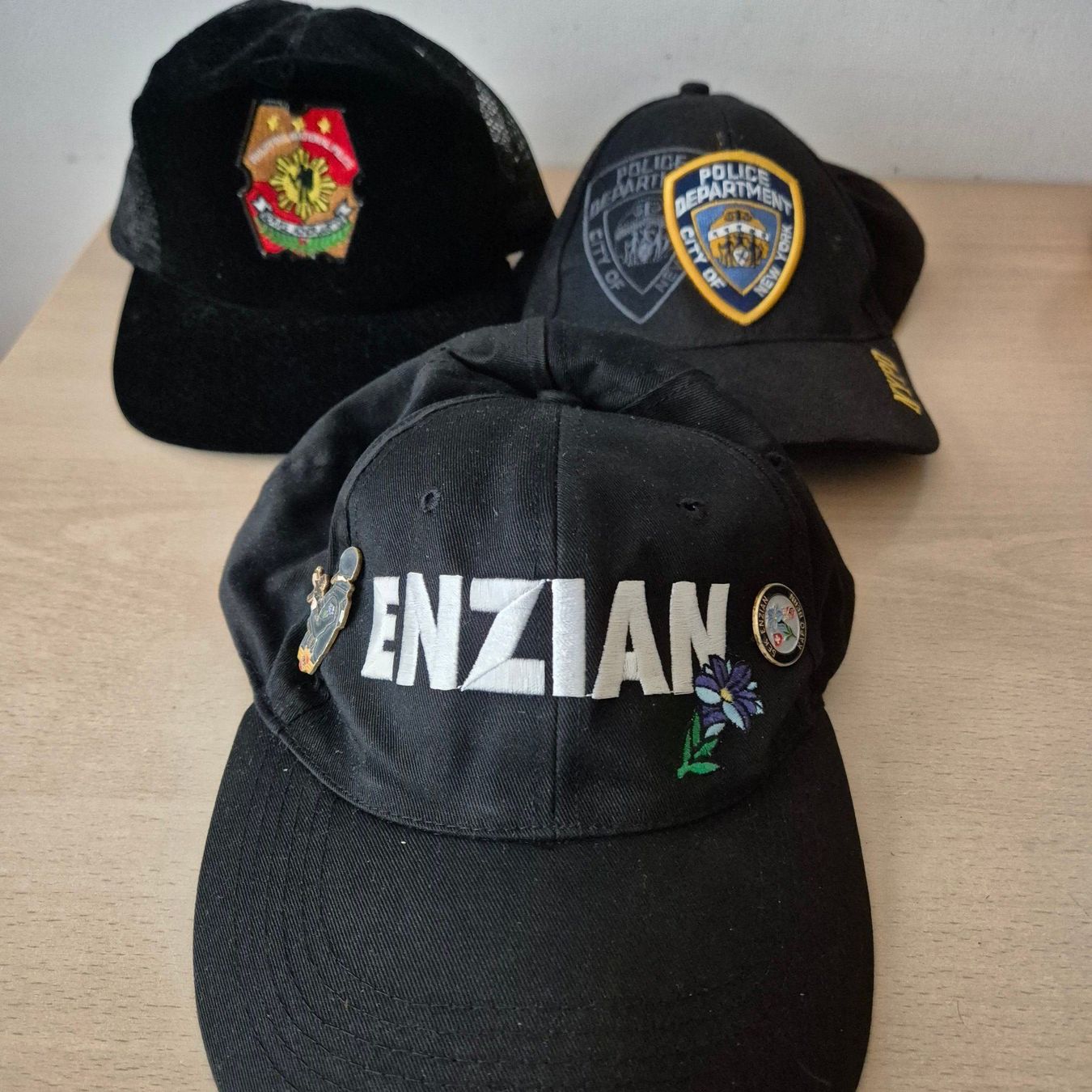 Hüte, Mützen & Caps: Casquettes de Police – Gebraucht aus La Sarraz von badges
