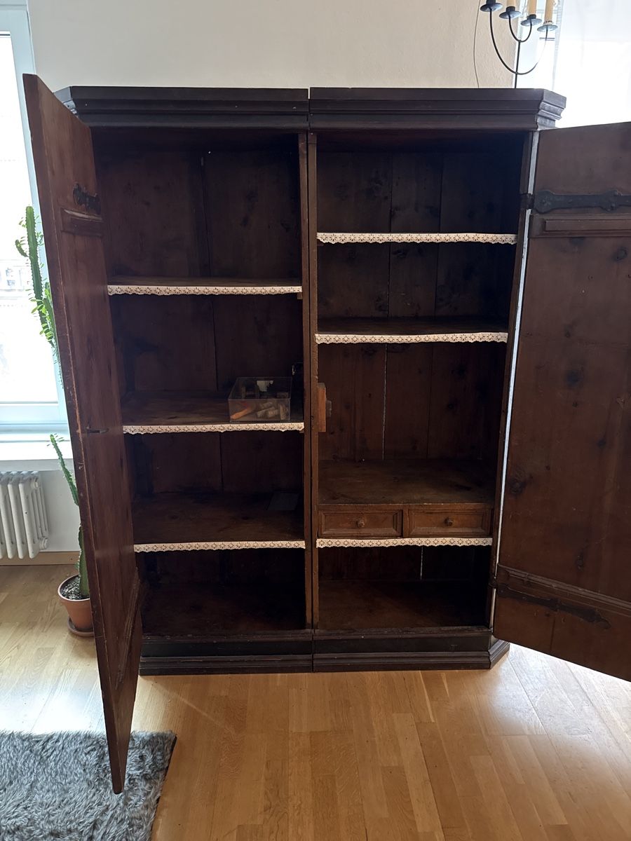 Armadi: Antiker Bauernschrank, original Bemalung – Usato da Zürich venduto da d.reitzer 1