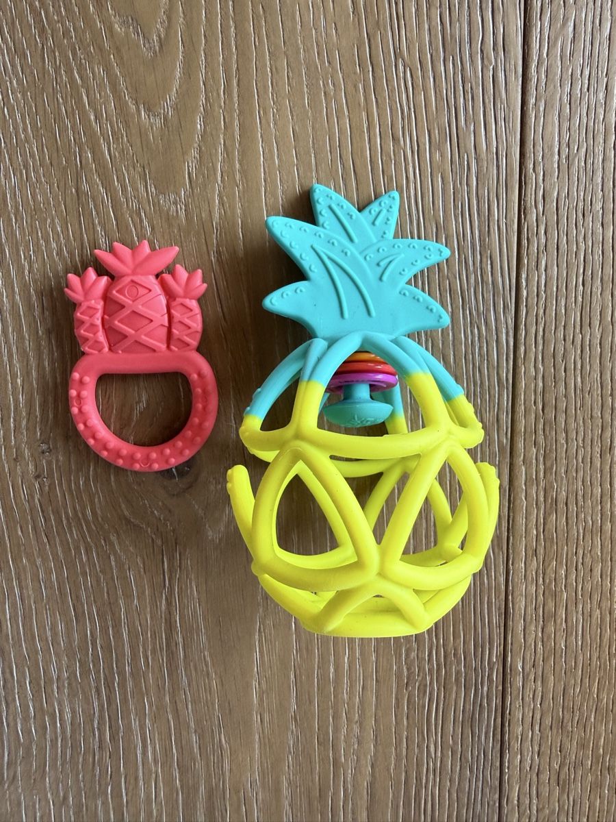 Ravensburger Jouets: Babyspielzeug/Beissring Ananas – D'occasion à Pragg-Jenaz par gobrist