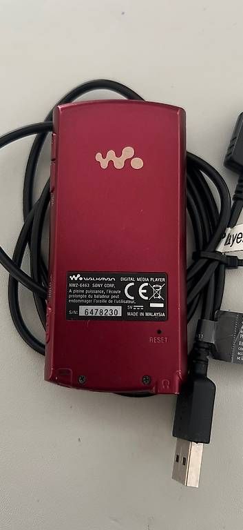 Lettore multimediale portatile:  Sony Walkman NWZ-E464 Red – Usato da Gunzwil venduto da mku_pv6y 1