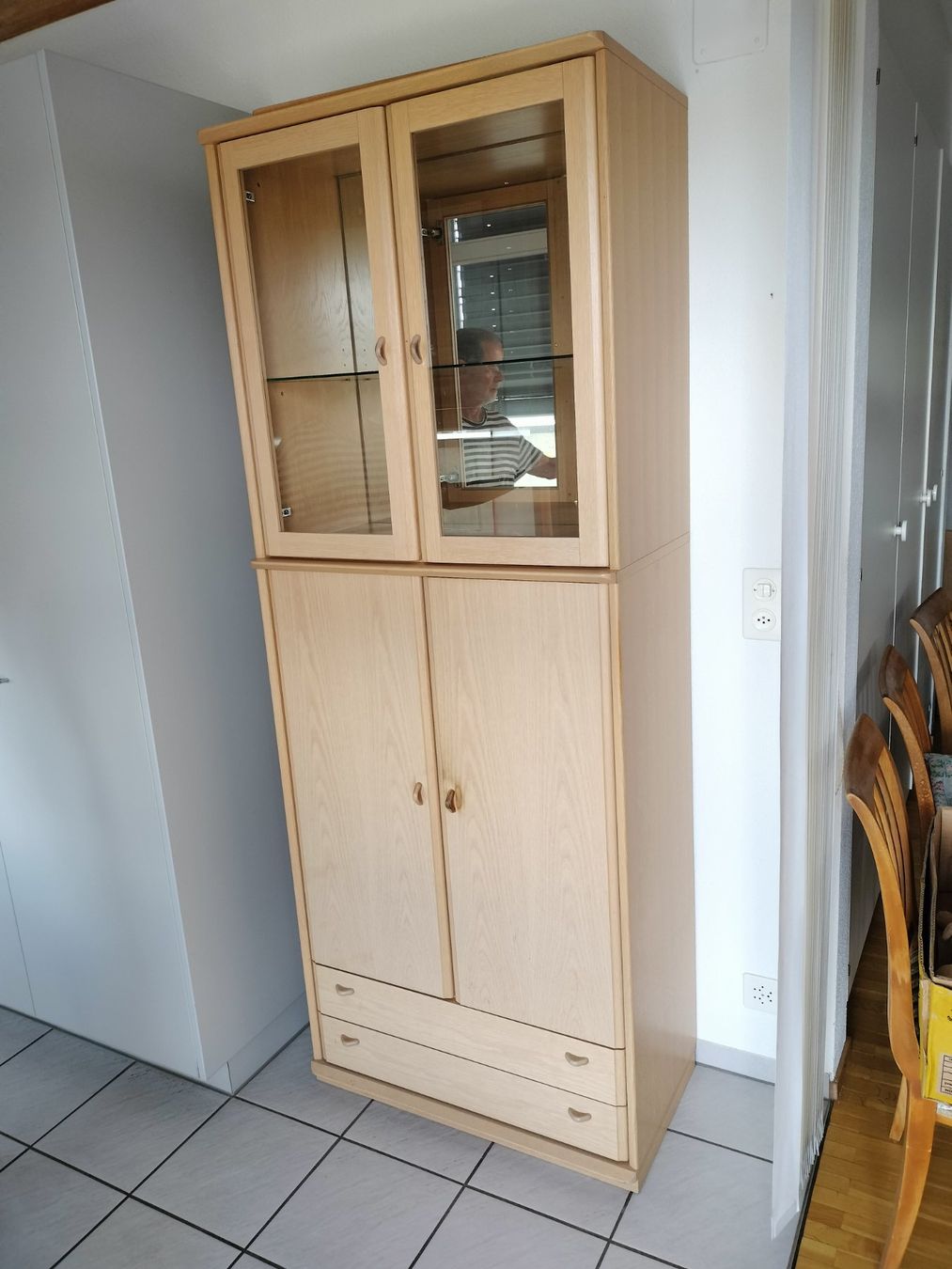 Armadi: (Vitrinen-)Schrank mit Glastüren – Usato da Liebefeld venduto da Puedu