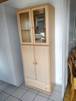 (Vitrinen-)Schrank mit Glastüren