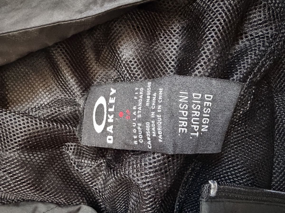 Oakley Vestes: Oakley Jacke – D'occasion à Mels par SarahMeier1999 2