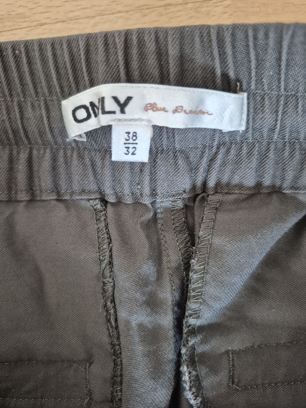 Only Pantaloni: Only Damen Stoffhose Gr. 38 – Usato da Gerlafingen venduto da nila44 1