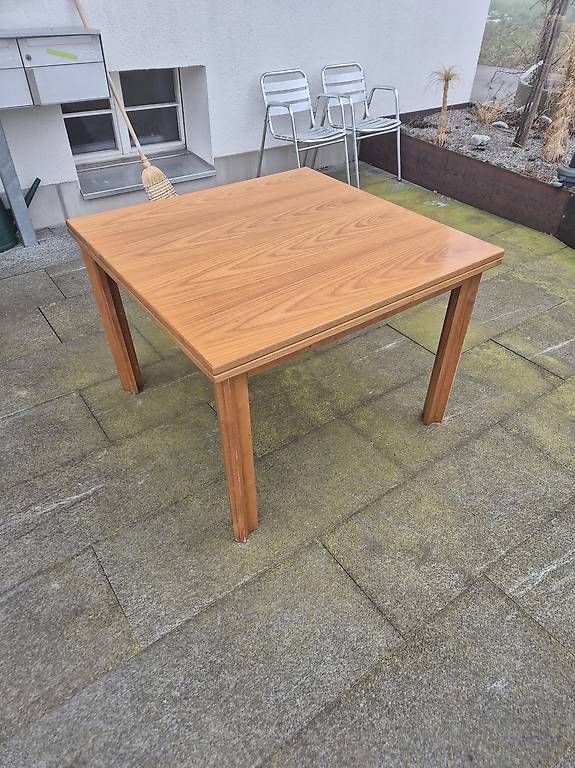 Tische: Massiver Holztisch, ausziehbar – Gebraucht aus Wollerau von Artigianalmente 1