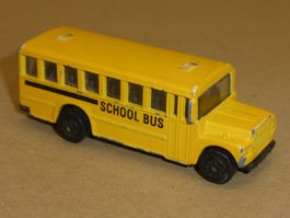 Spielzeugauto School Bus No. 1502 gelb