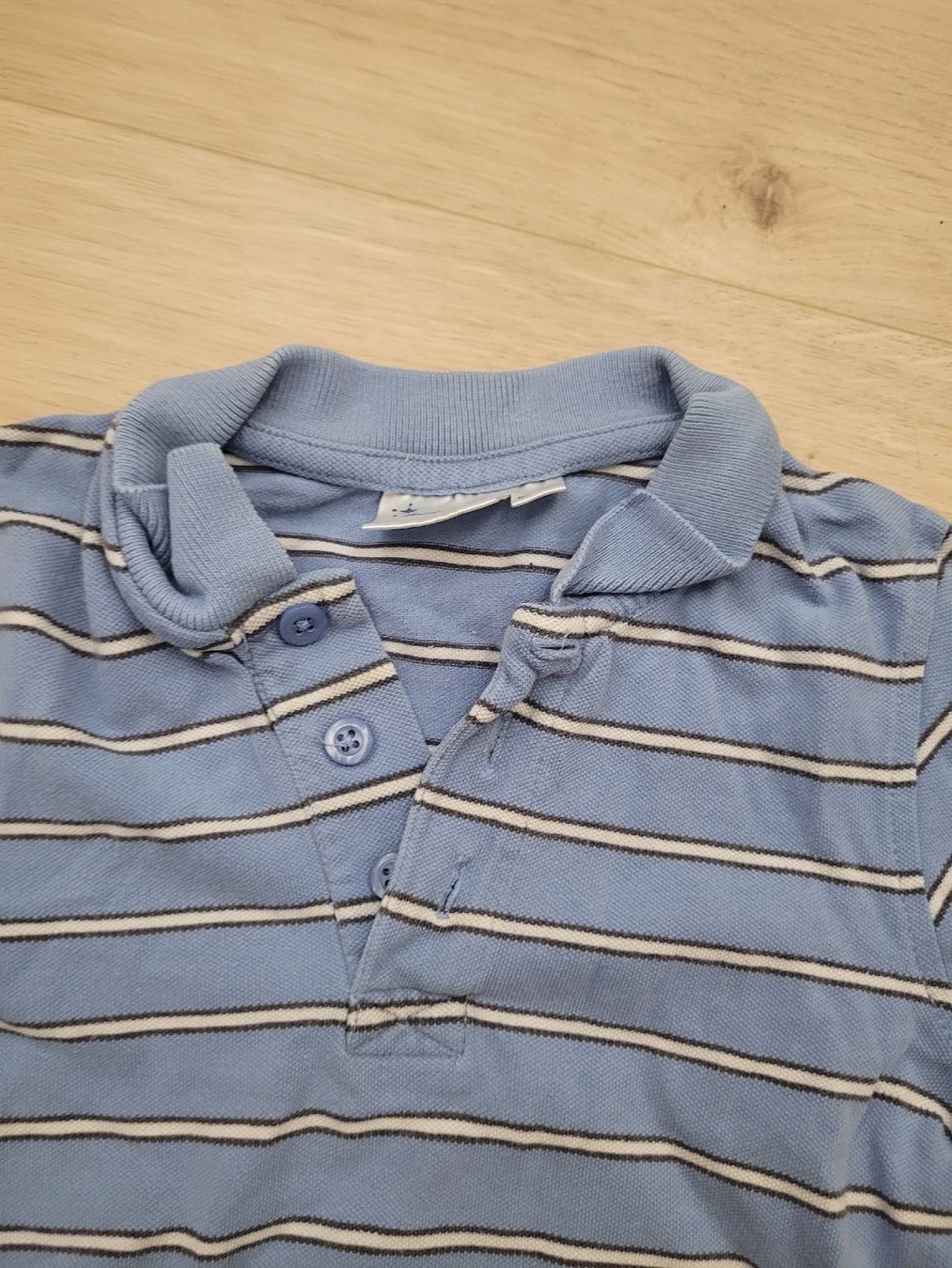 Hemden, T-Shirts & Polos: t-shirt Gr. 98/104 – Gebraucht aus Lupsingen von sta_wgg5 1