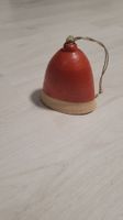Alte Handgemachte Weihnachtsglocke aus Keramik.