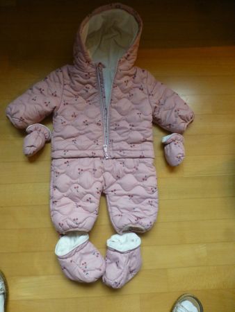 Baby-Winter-Overall mit Handschuhen und Füsslingen