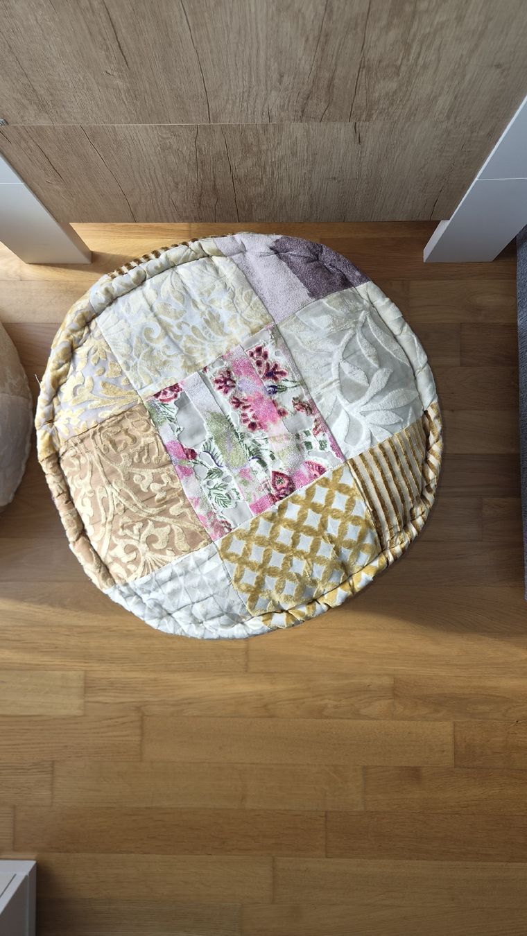 Tessuti: Oreste Luchetta Pouf Patchwork Design - guter Zustand – Usato da Glattbrugg venduto da comab 5