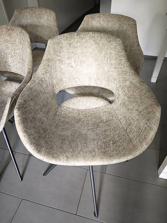 Stühle: stuhlset 4+1 barhocker stühlset – Gebraucht aus Chur von Edina1994 1