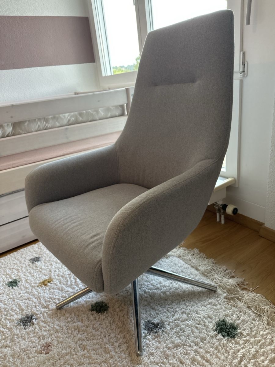 Fauteuils: Soffsessel grau mit Ottoman – D'occasion à Luzern par Tsimont 5