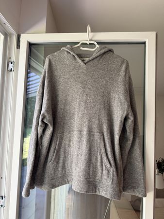 Grauer Wollen Hoodie