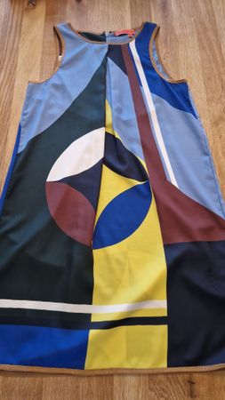 Sommerliches Kleid mit geometrischem Muster, Grösse M