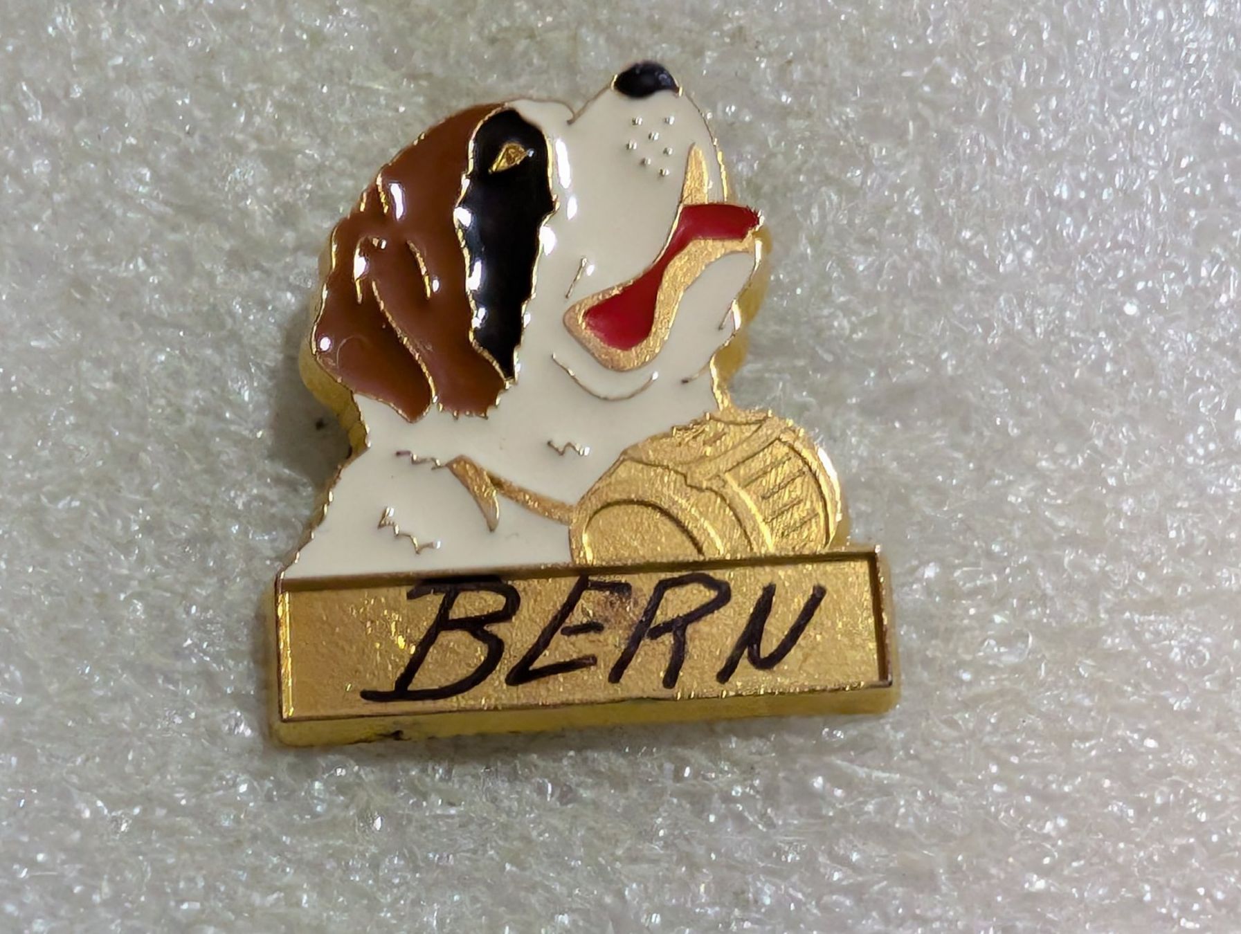 Placchette & Badge: Ansteckpin 170: Bern Bernadiner Hund – Usato da Oppligen venduto da Pin-Fall-Shop