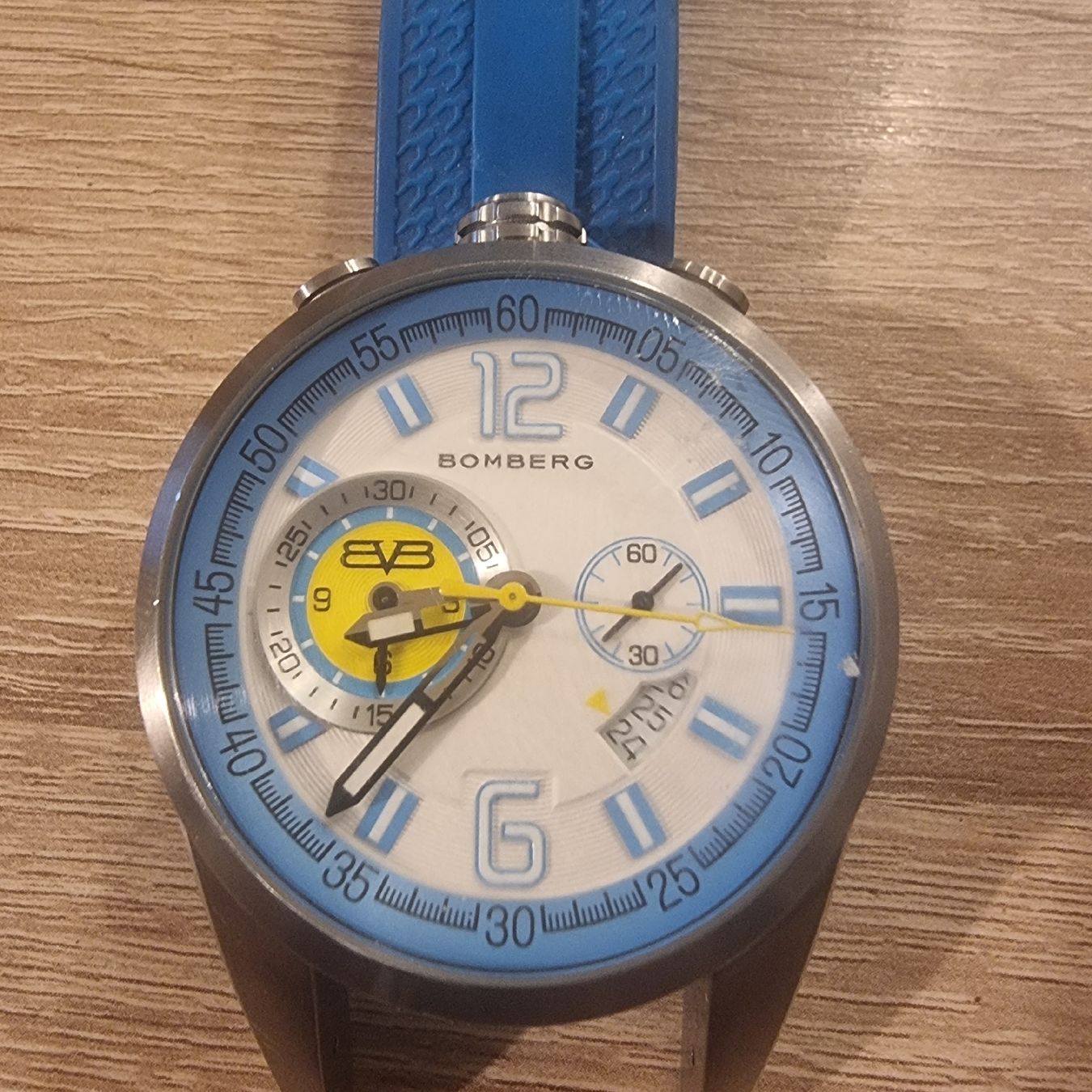 Bomberg Montres: Montre Bomberg Bolt 68 Chronographe – D'occasion à Chessel par Helder77 1