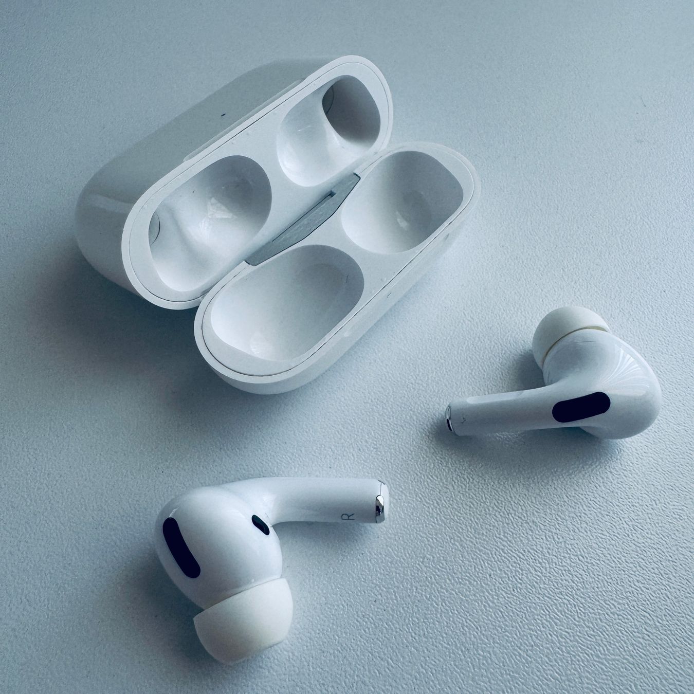 Apple Cuffie: Original Apple AirPods Pro 1 Gen. Wireless USB-C Kabel – Usato da Basel venduto da MY.AIRPODS.SHOP 1