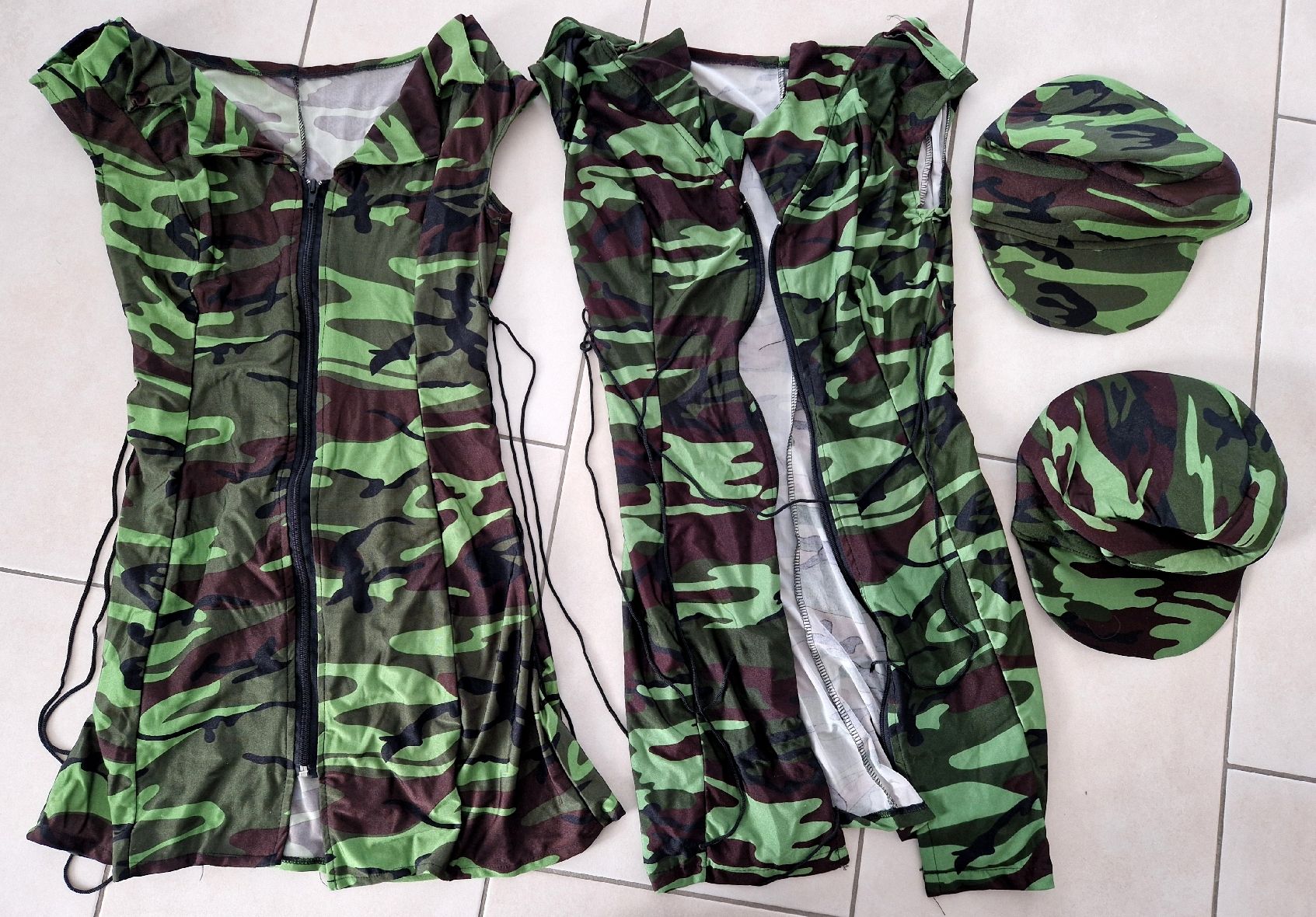 Costumi: 2 Army-/ Gogo-Outfits Grösse S – Usato da Wettingen venduto da Lady_glam