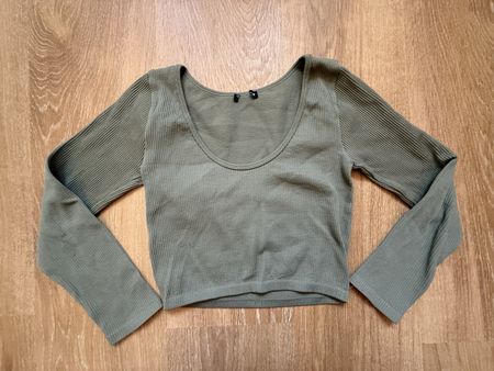 Crop top manches longues vert kaki Zara, XS/S