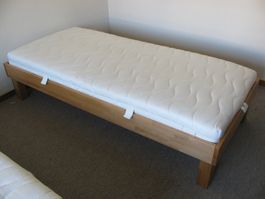 Einzelbett Holzrahmen mit Matratze 90x200cm guter Zustand