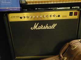 Marshall JCM900 Hi Gain Dual Reverb Combo