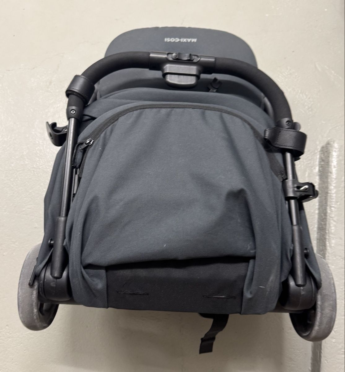 Maxi-Cosi Poussette: MAXI-COSI Buggy Lara2 Graphite – D'occasion à Dänikon ZH par Zimtsternli87 2