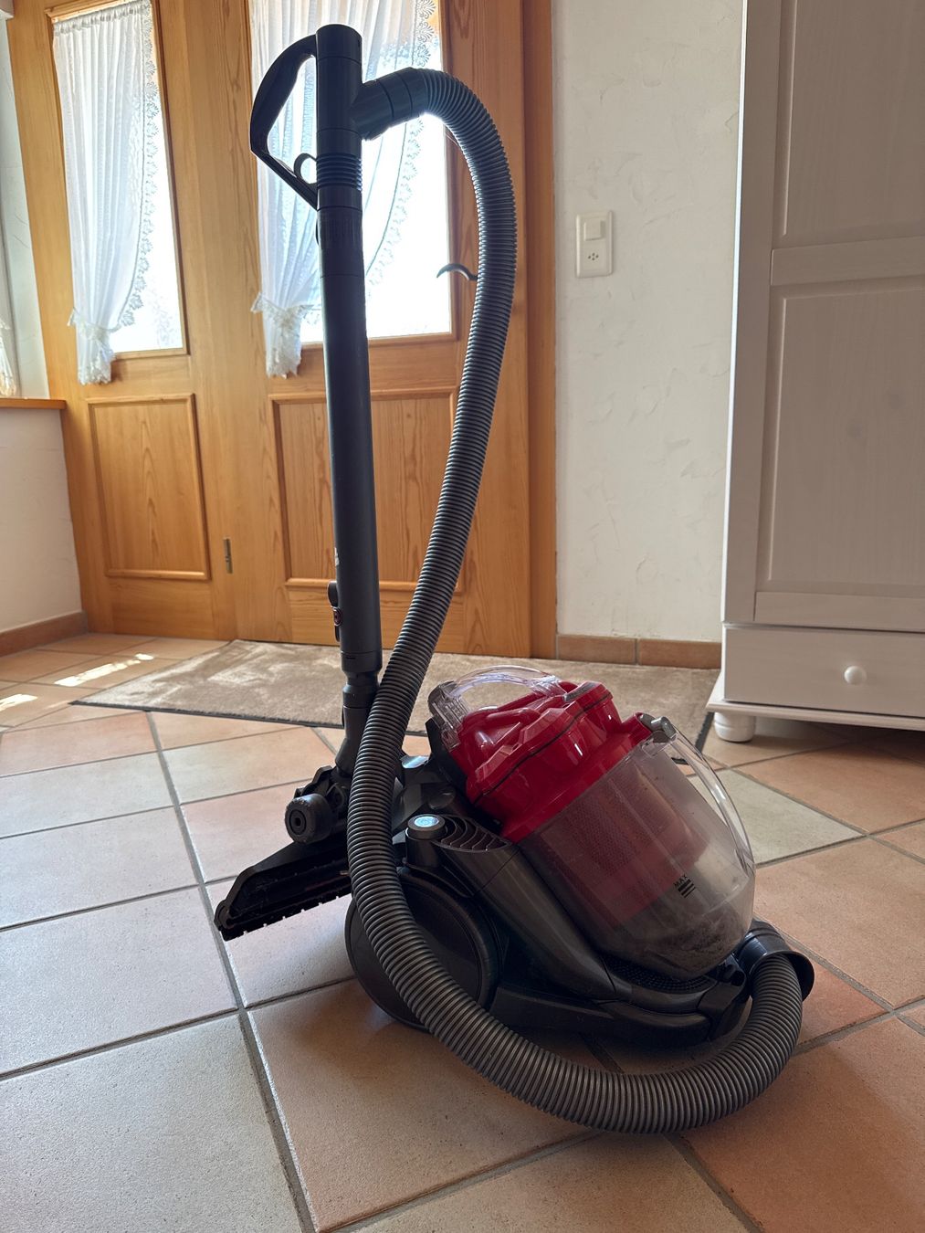 Dyson Aspirapolveri & Accessori: Dyson DC29 allergy Staubsauger • beutellos • mit Zubehör – Usato da Sennwald venduto da CountryLife