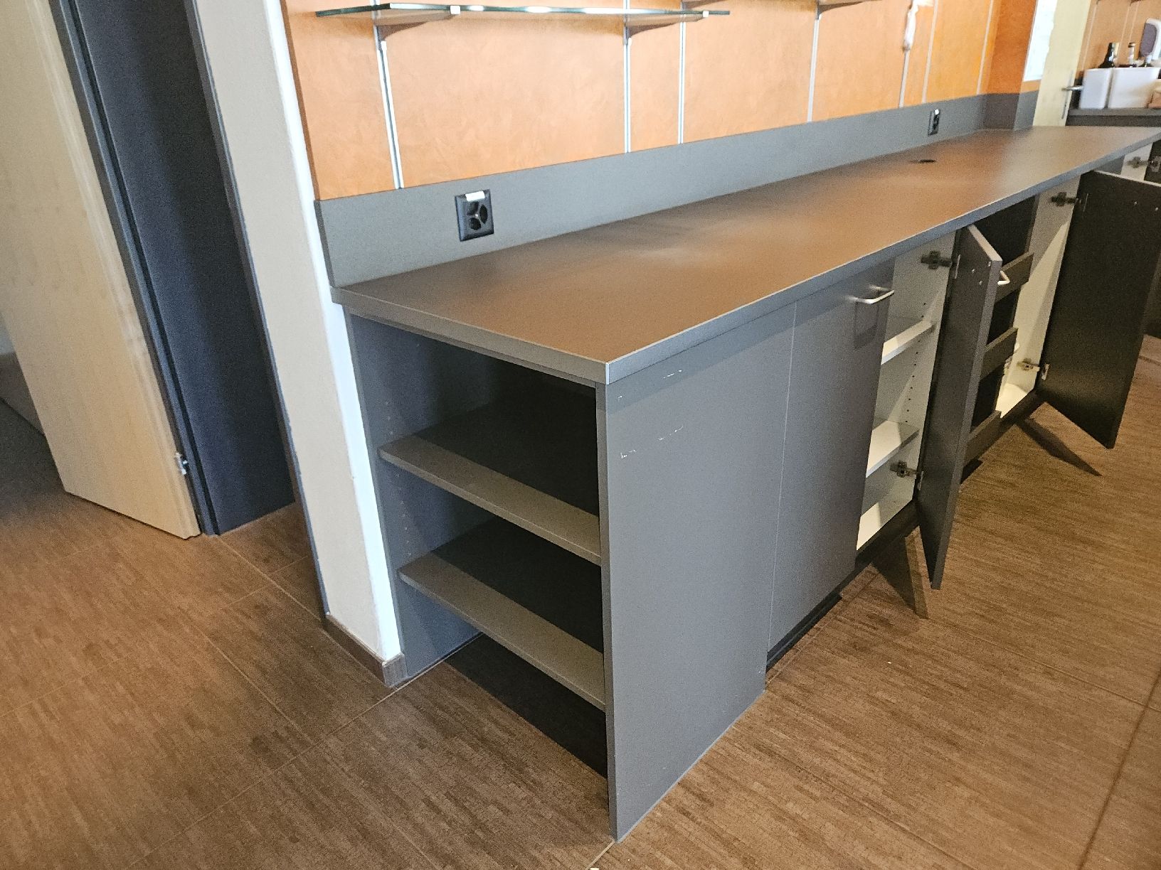 Ladenausstattungen & Messebau: Buffet Restaurant Cafe Bar – Gebraucht aus Morschach von Hanswi 6