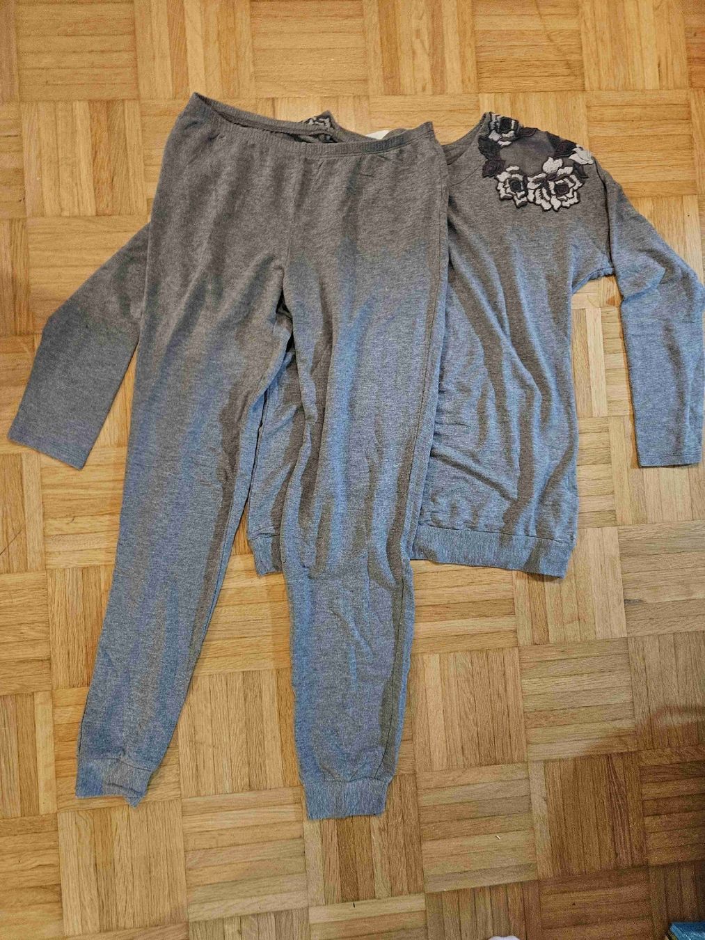 Intimissimi Negligees & Pigiami: Trainer / Pyjama, Grösse M, Grau, Intimissimi – Usato da Horw venduto da Zedy01 1