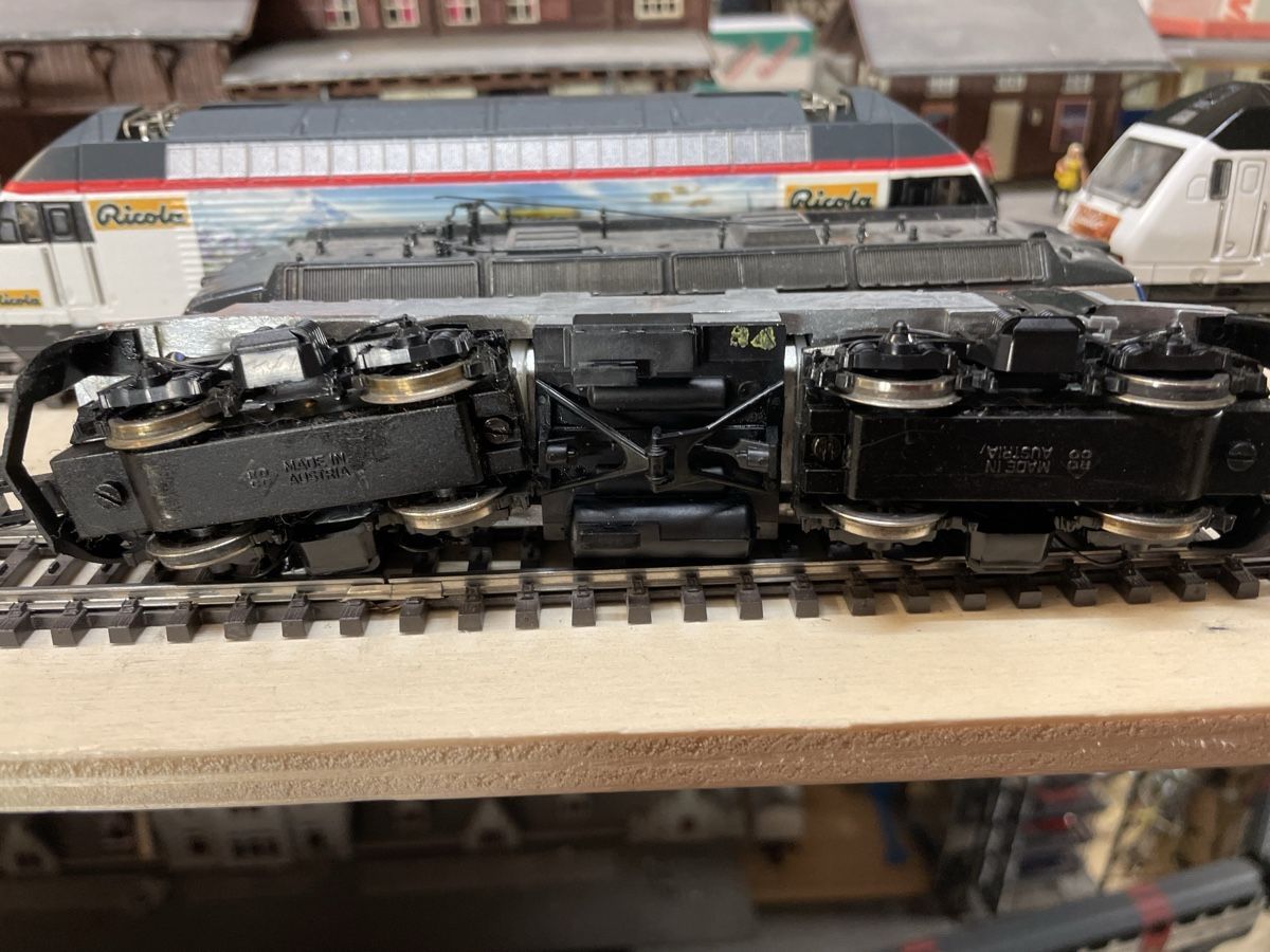Roco Modellini di ferrovie: Roco Re 4/4 Modellbahnersatzteil defekt – Usato da Gossau SG venduto da Krokodil344 4