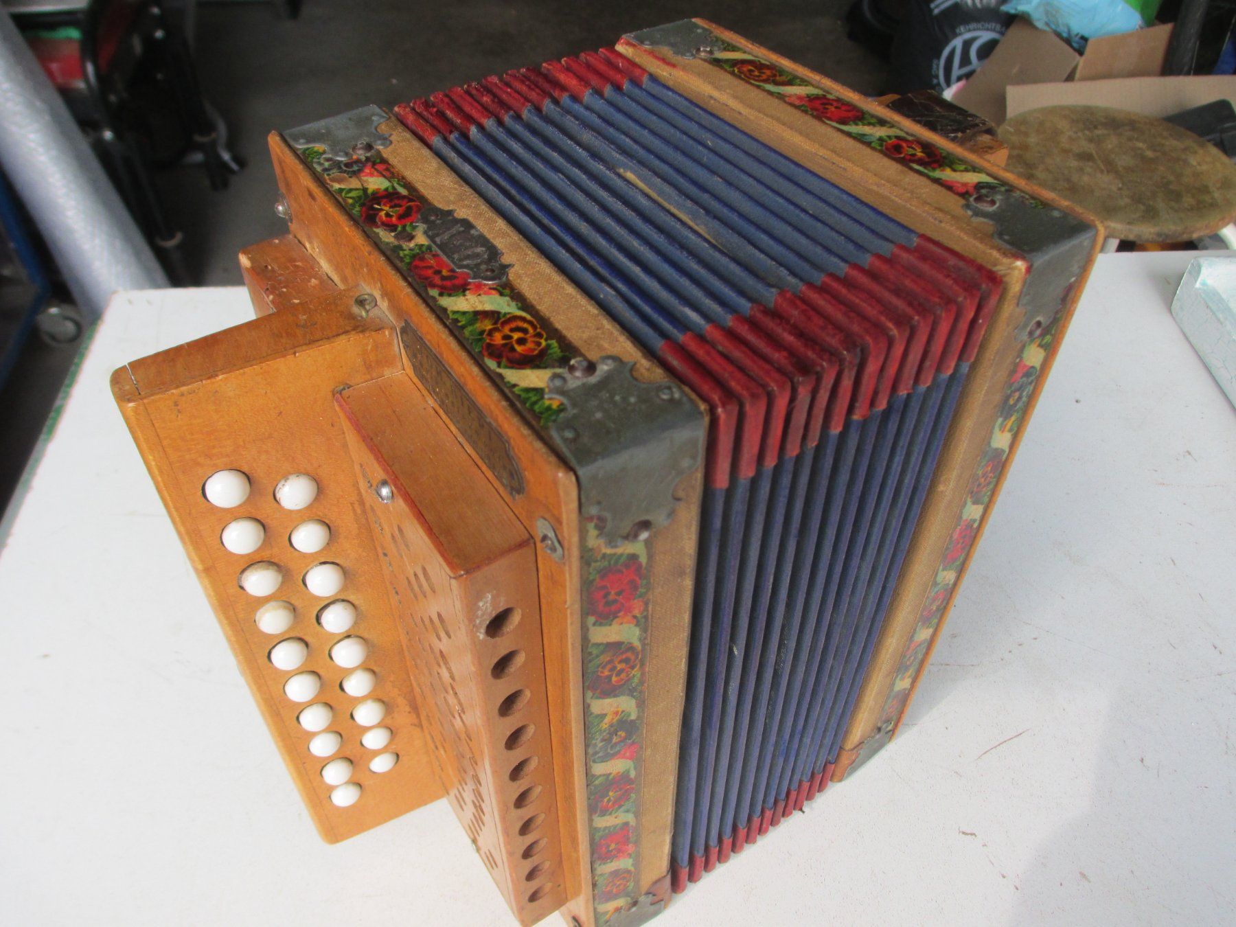 Strumenti musicali: Akkordeon antik – Usato da Weier im Emmental venduto da waefler03