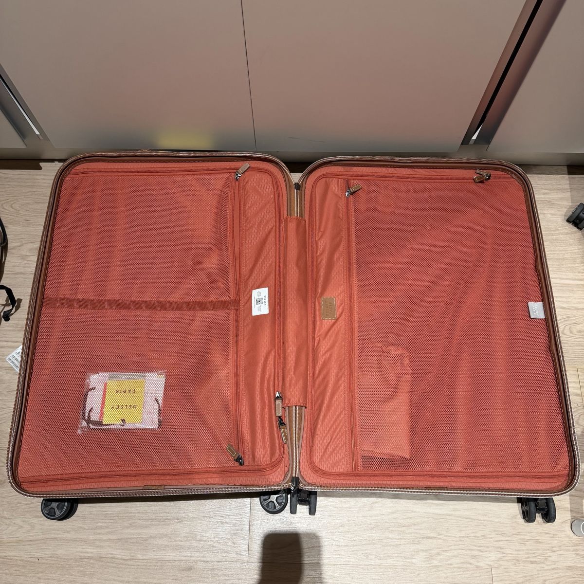 Delsey Valigie: Delsey Paris check-in luggage – Usato da Lausanne venduto da its_zl9h 8