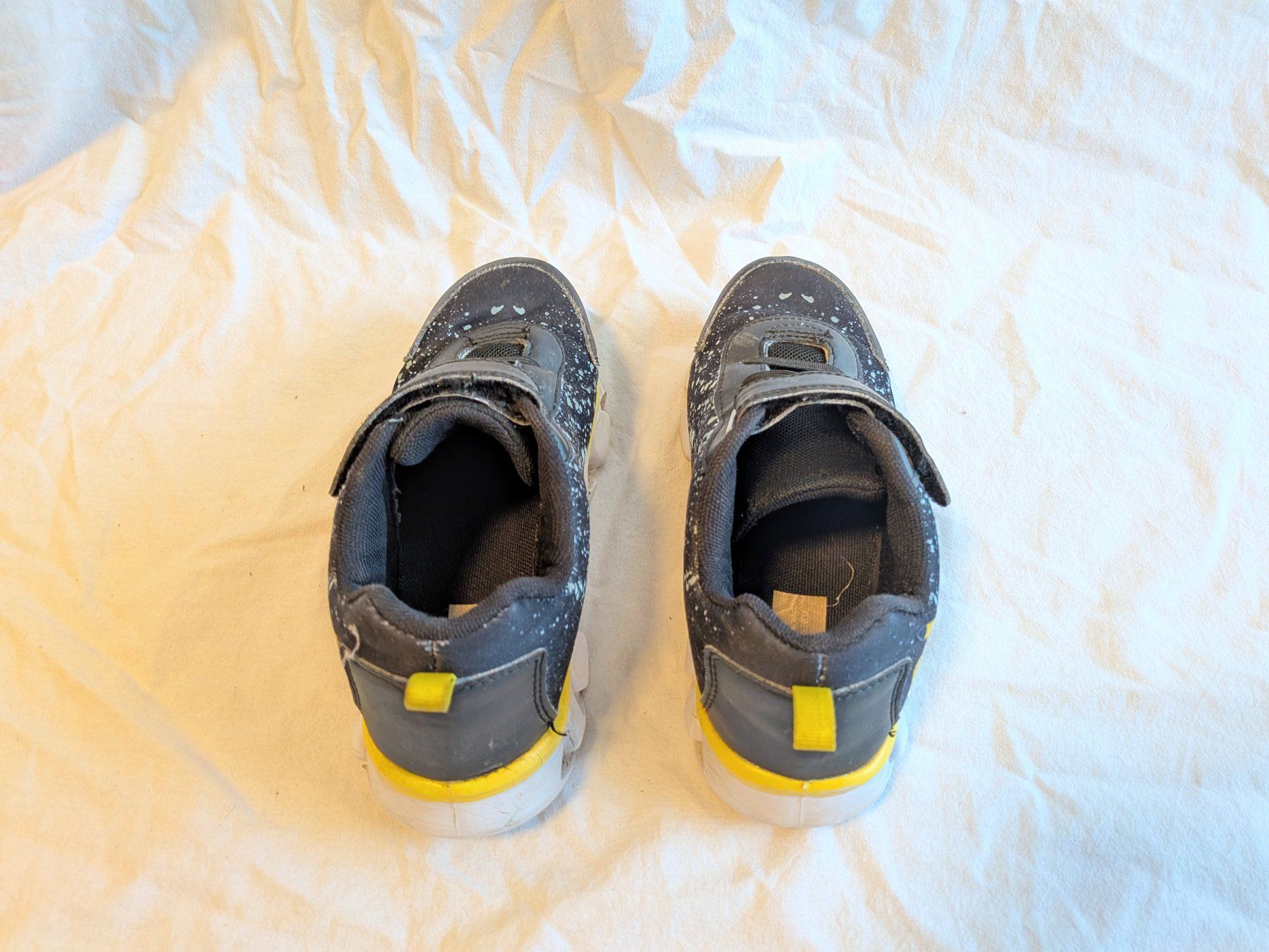 Scarpe per ragazzi: Pokémon Pikachu Sneaker Gr. 31-33 mit Licht – Usato da Winterthur venduto da in4matiker 5