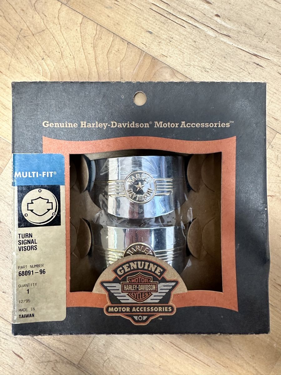 Harley-Davidson Toutes les pièces détachées moto: Harley-Davidson Blinker-Visor Chrom/Gold – D'occasion à Steinach par Dompy