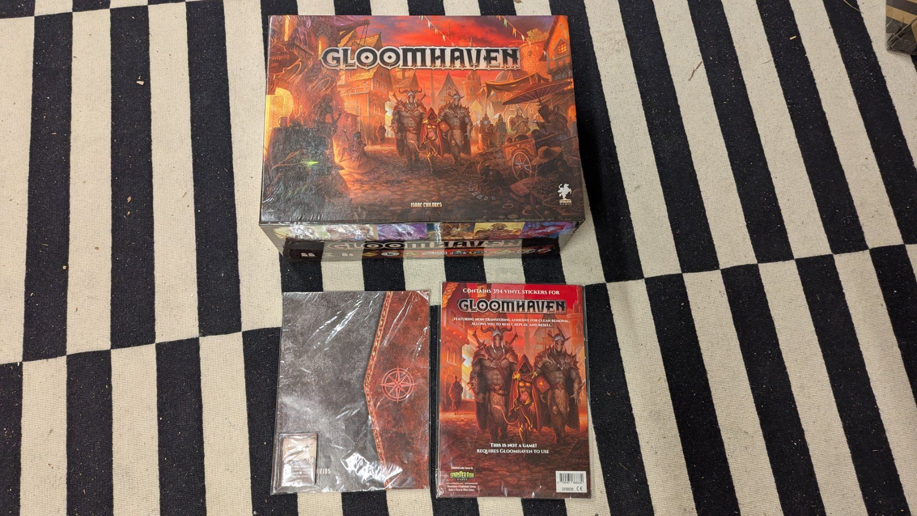 Giochi: Gloomhaven (Revidierte 1. Edition, Englisch, OVP) – Nuovo e nell'imballaggio originale da Zürich venduto da shlomme
