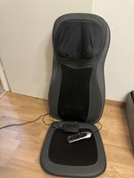 Massageauflage grau mit Gebrauchsspuren am Bezug 