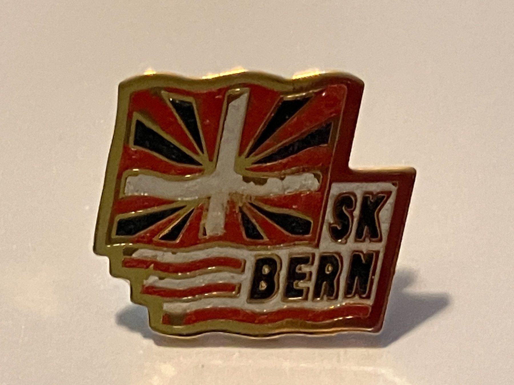 Placchette & Badge: 1 Pin SK Bern – Usato da Basel venduto da djwwpp