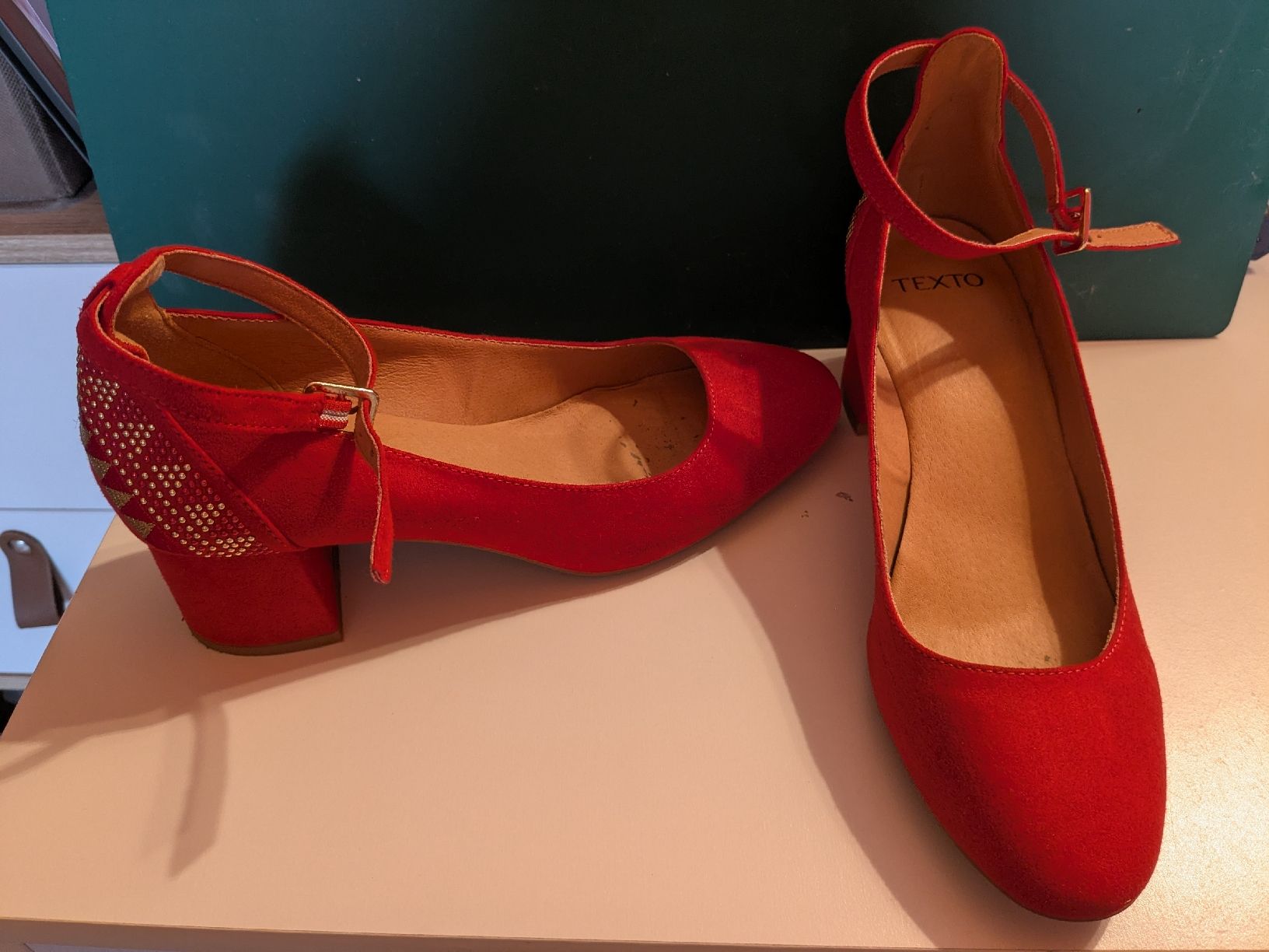 Scarpe da donna: babies sandales – Usato da Vionnaz venduto da MarinaMGB