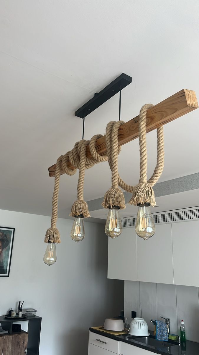 Lampadari & plafoniere: Rustikale Hängelampe mit Seil-Design, Holz – Usato da Hergiswil NW venduto da justofabio
