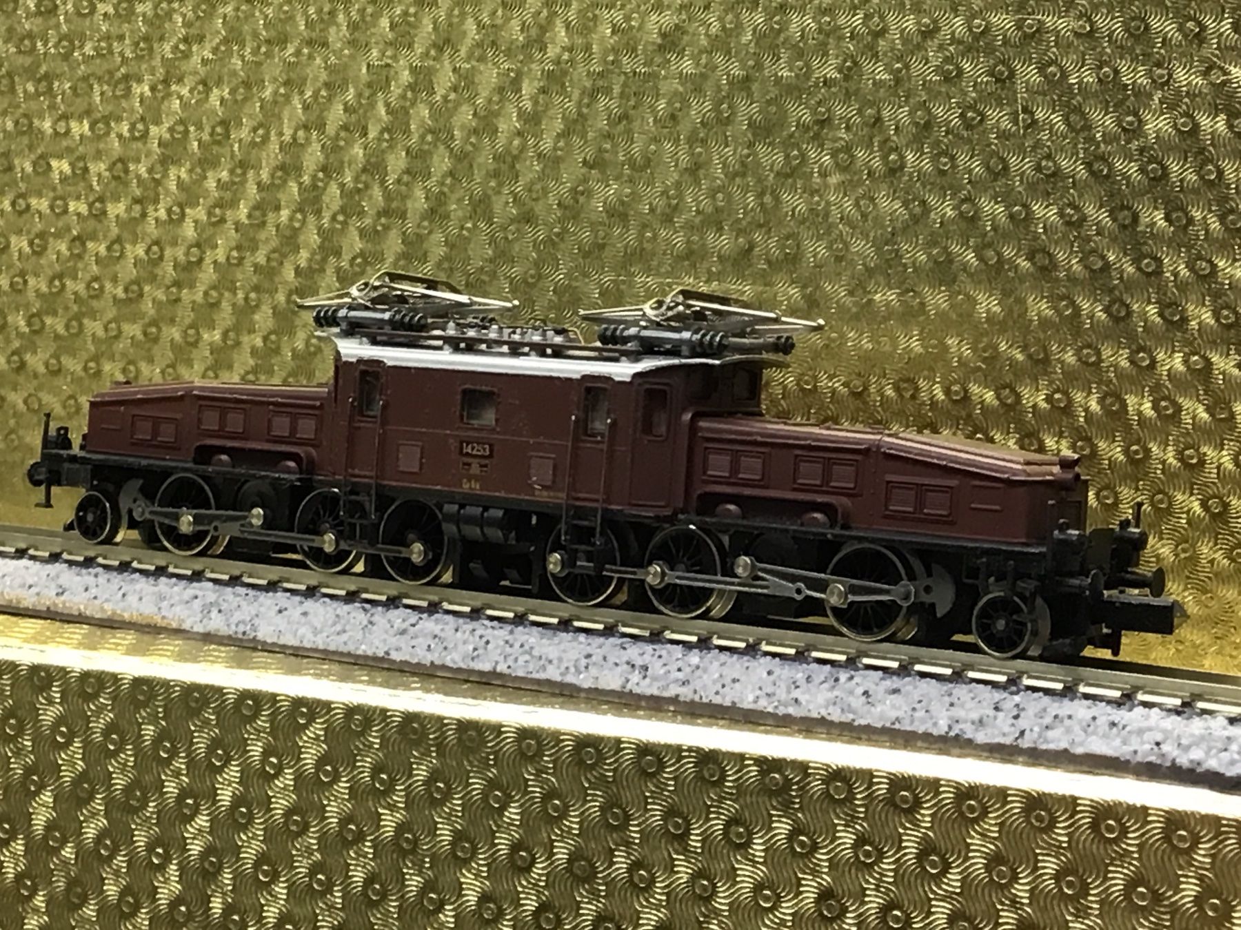 Arnold Modellini di ferrovie: ARNOLD N Krokodil braun, DIGITAL – Usato da Männedorf venduto da Modellbau-wyss 1