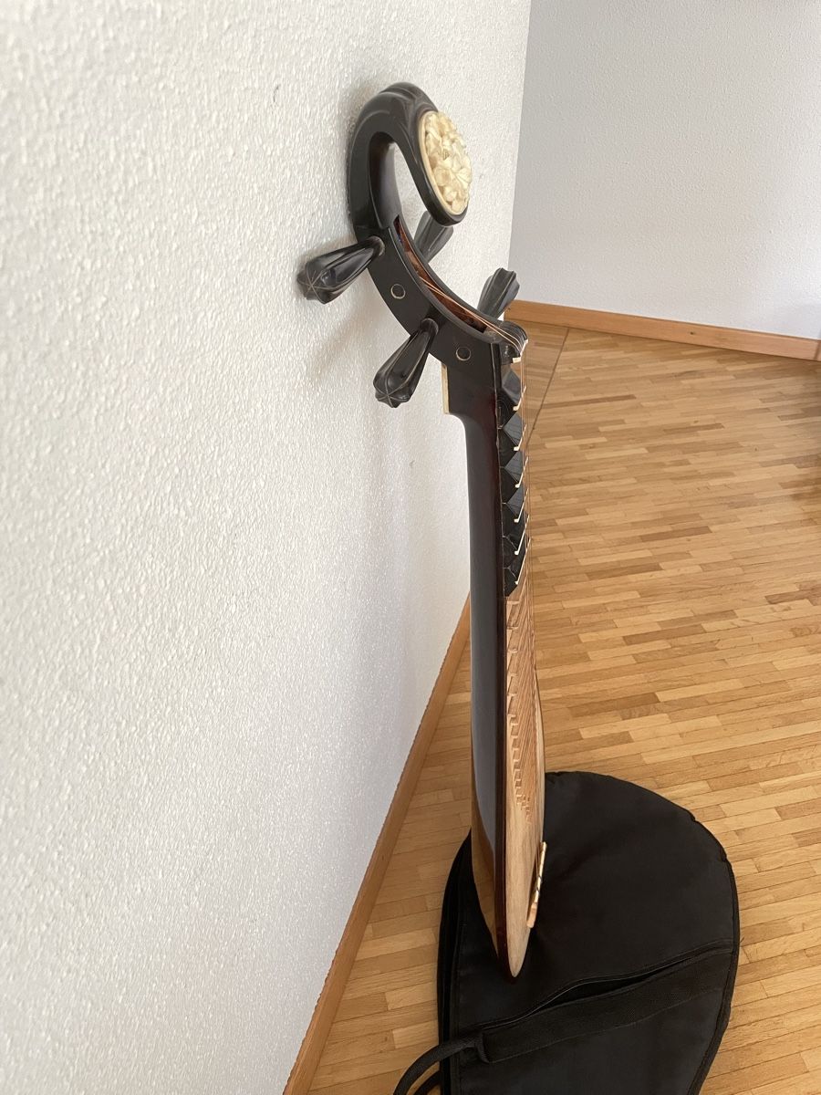 Musikinstrumente: Chinesische Gitarre – Gebraucht aus Tägerwilen von Shaimaa 1