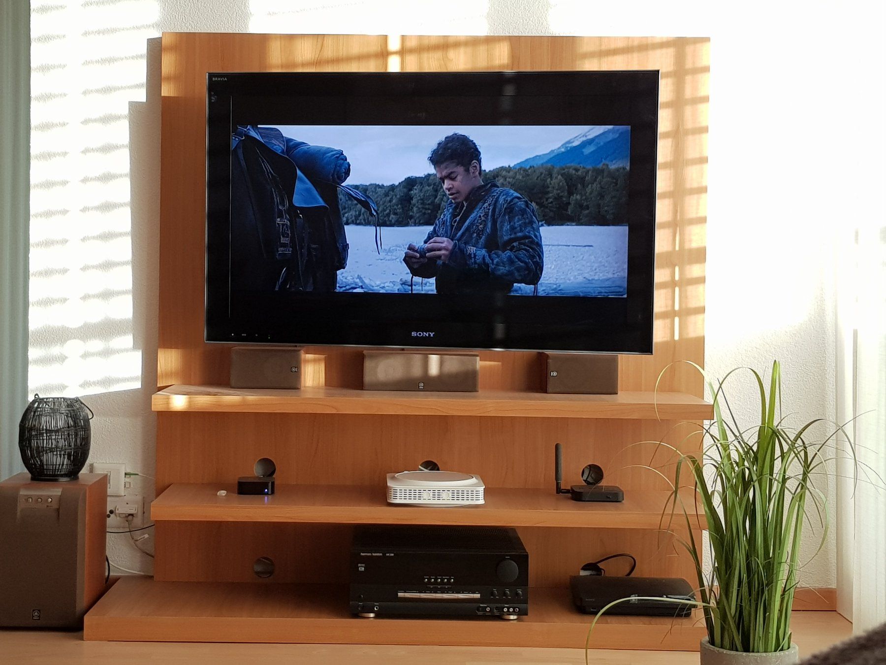 Mobili TV: TV-Multimedia-Möbel Einzelanfertigung mit Rückwand – Usato da St. Gallen venduto da Bongotano
