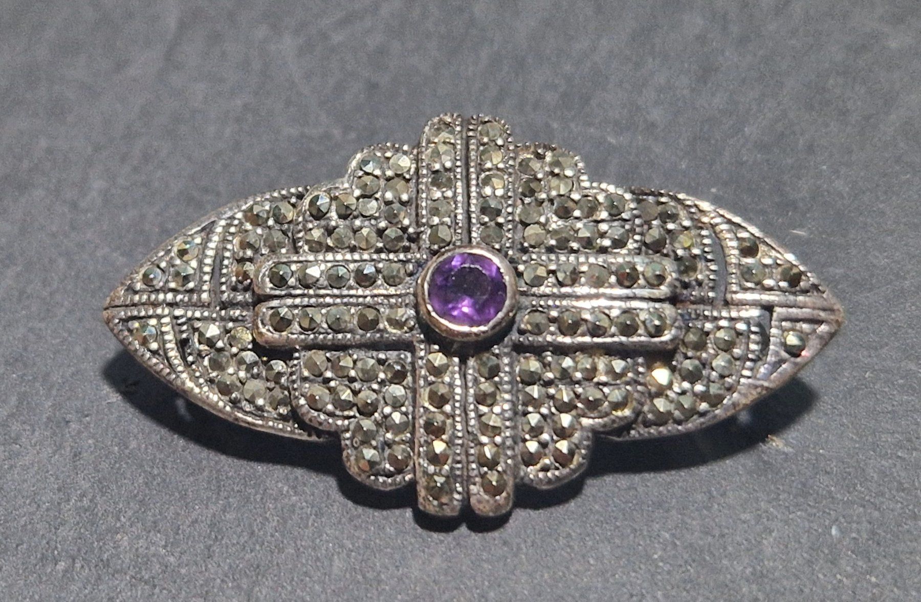 Broches & Aiguilles: Brosche Silber 925 Amethyst & Markasiten – D'occasion à Winterthur par Sadega