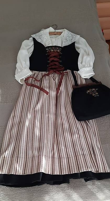 Costumi: Sonntags-Tracht – Usato da Münchwilen AG venduto da Anomar13