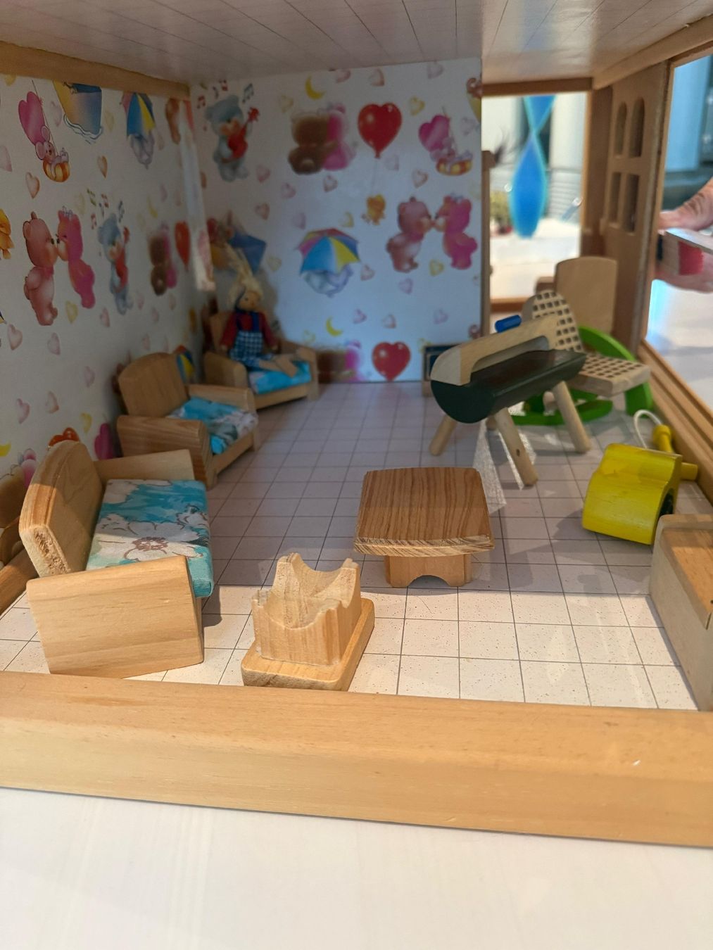 Case e mobili per bambole: Wunderschönes Holzpuppenhaus, komplett eingerichtet! – Usato da Meierskappel venduto da Nowe1 1