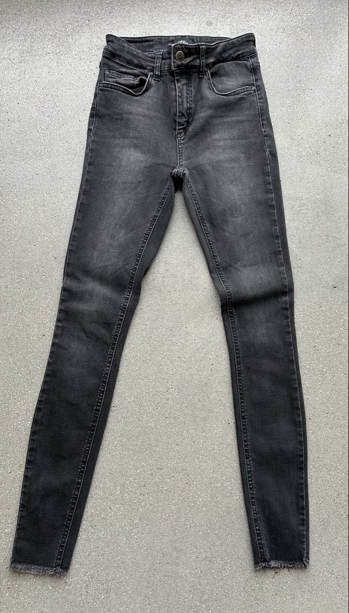 Only Jeans: schwarze Jeans von Only - Grösse 34 – Gebraucht aus Rorschacherberg von Kpas