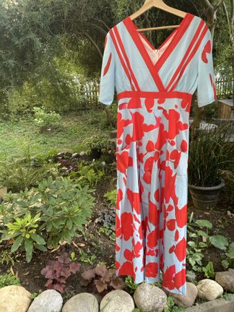Kleid Blumenmuster hellblau rot Grösse M 100% Polyester