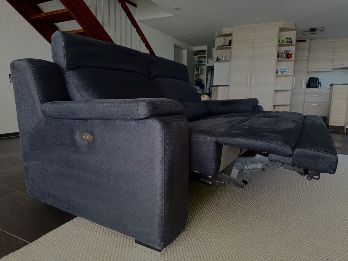 Divani: Comfortable Grey 2-Seater Sofa – Usato da Oberhofen Thun'see venduto da mgncrk 2