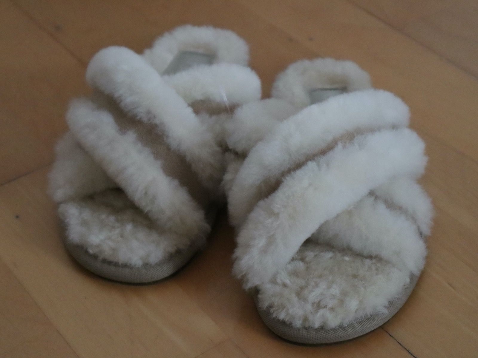 Ugg Damenschuhe: UGG Hausschuhe / Slipper, echt Lammfell, Gr. 37, NEU – Neu (gemäss Beschreibung) aus Wattwil von diamant1 6