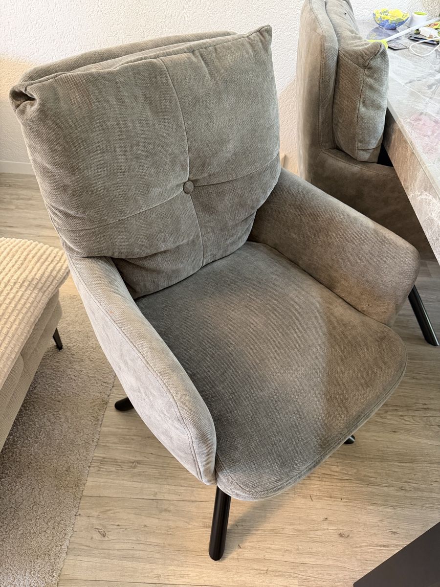 Mömax Chaises: Esszimmerstühle 4Stück – D'occasion à Oberhasli par mar_86dw